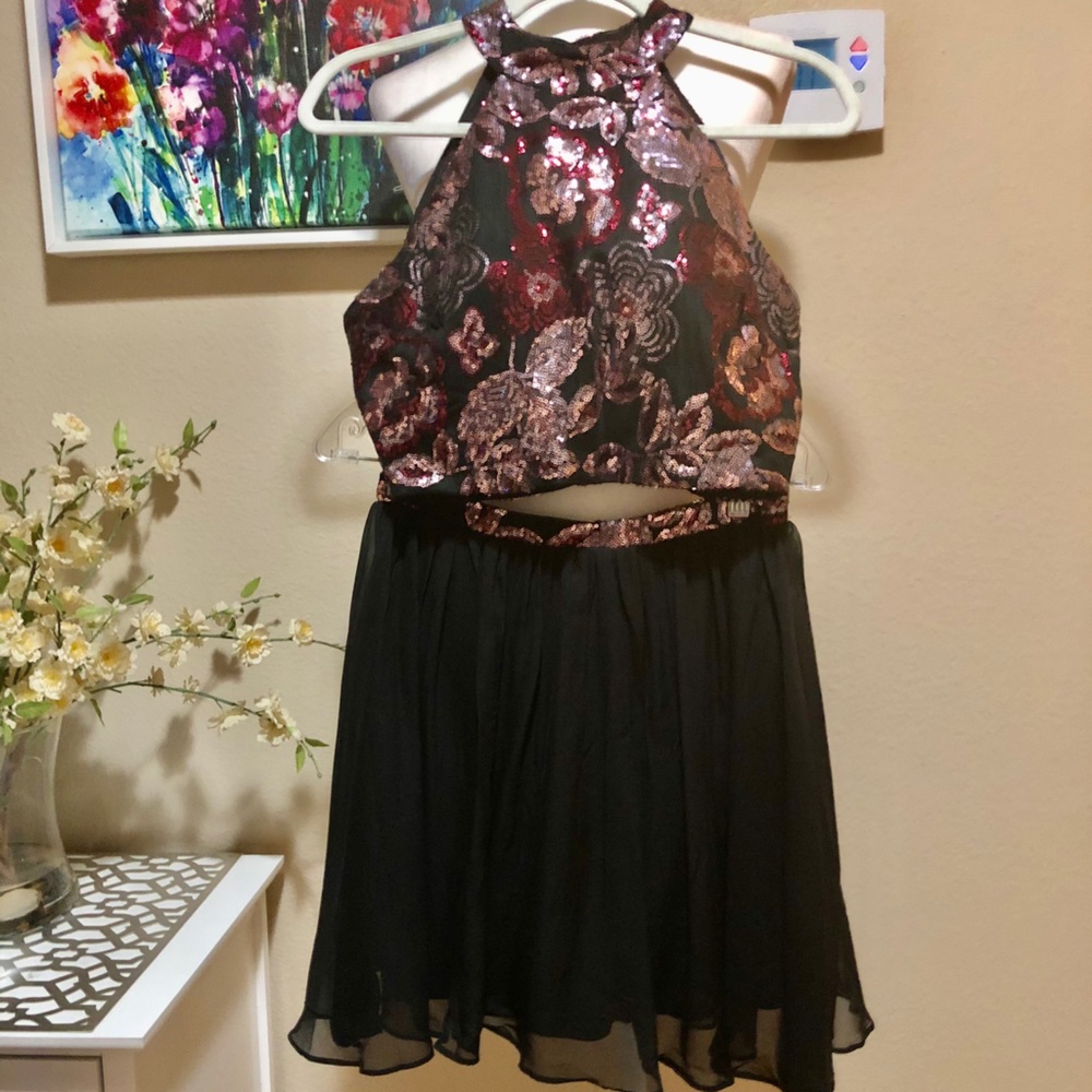 HAUTE NITES two piece mini skirt cocktail outfit. Elegant and sexy EUC SZ 5